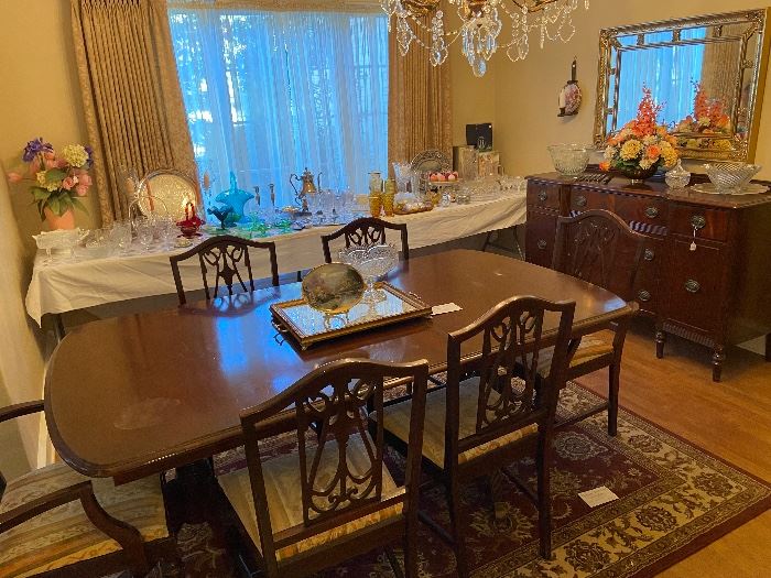 Formal dining table with 6 chairs.