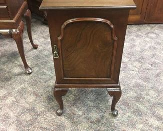 1 Door English Stand signed Maple & co.