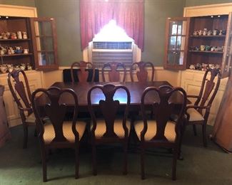 Queen Anne cherry dining table, 2 leaves with table pads, 8 chairs ( just in time for holidays)