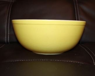 VINTAGE YELLOW PYREX 404