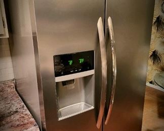 *SOLD* Frigidaire Gallery SxS refrigerator, COUNTER DEPTH stainless, 36" wide x 70" tall. EXCELLENT CONDITION