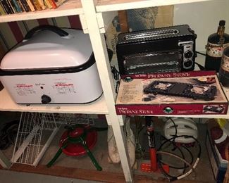 Betty Crocker electric roaster, Hamilton Beach toaster oven, newer propane stove 
