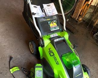 Greenworks 16” 40V Lithium-Ion cordless mower 25322 with battery & charger - works!