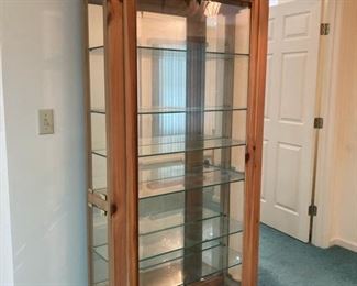 Broyhill lighted display cabinet