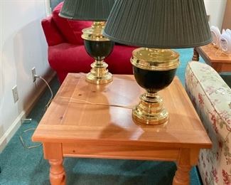 Broyhill side table and lamps