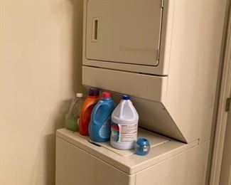 Stacking washer/dryer
