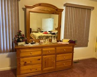 Broyhill double dresser