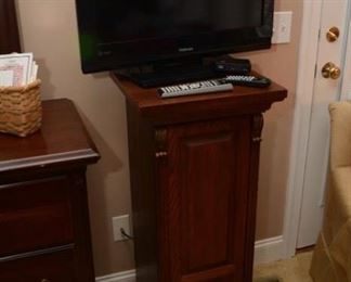 CD/DVD stand, flat screen tv