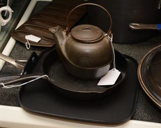cast iron kettle, skillet, griddle, corn stick pan