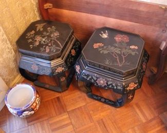 Pair Oriental stands