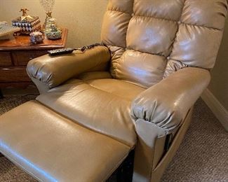 In beautiful condition, “Golden Technologies” power lift chair recliner “Cloud Medium Large”. Currently sells in BR for 3,292.00 + tax. OUR PRICE $1,450.00 flat! 