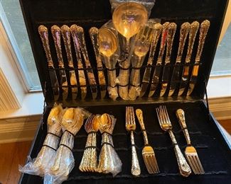 It’s hard to see in this pic, but this is a GOLD finish setting for 12 flatware with serving pieces