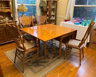 Willets Maple drop leaf dining table with 1 leaf