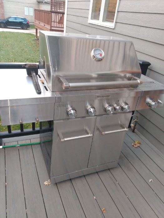 Natural gas grill 
Buy it now Sunday $125.00