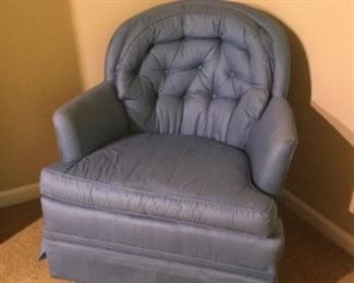 Pretty blue tufted chair