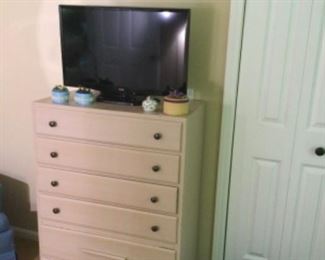 Vintage chest of drawers