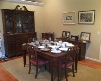 Berkey  & Gay Table w/ 5 leaves.  64” by 44” without leaves. Expands to 119” long with all 5 leaves.