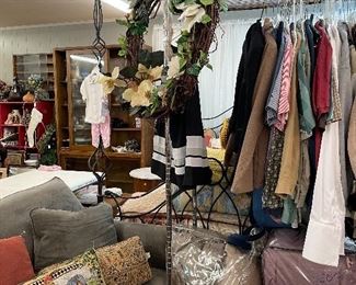 Sofa, Men's & Women's Clothing, Magnolia Wreath