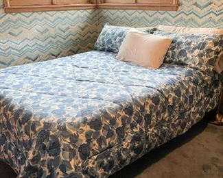 Bedspreads, Bed Linens, Pillows