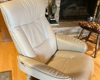 Fjords Lounge Chair / Recliner with Ottoman (Photo 2 of 4)