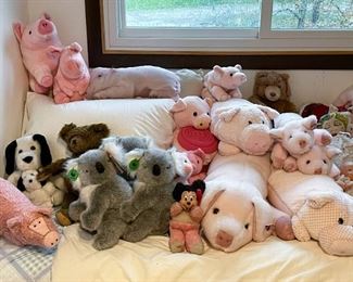 Stuffed Animals / Plush Toys