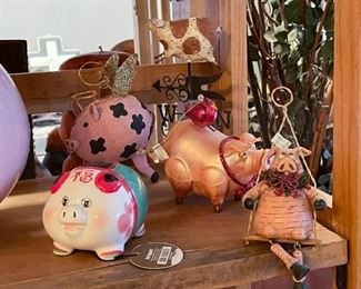 Pig Figurines & Christmas Ornaments
