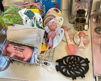 Pig-Themed Kitchen Gadgets