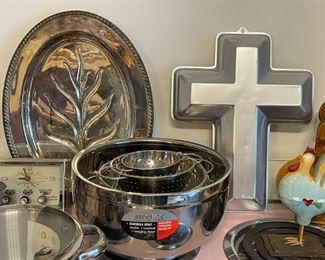 Meat Serving Platter, Cross Cake Pan, Mixing Bowl, Strainers