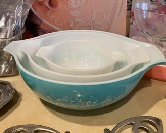 Pyrex Cinderella Mixing Bowls (Amish Butterprint)