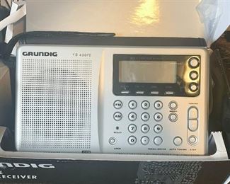 Grundig YB 400 PE World Receiver (Photo 1 of 2)
