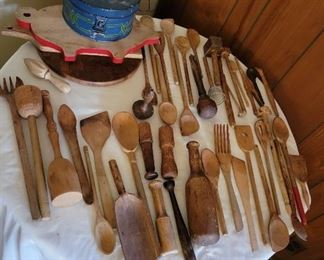 ES vintage wooden cookware