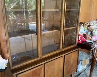 BEAUTIFUL MID-CENTURY MODERN CHINA CABINET! ONLY $325.00 TODAY!