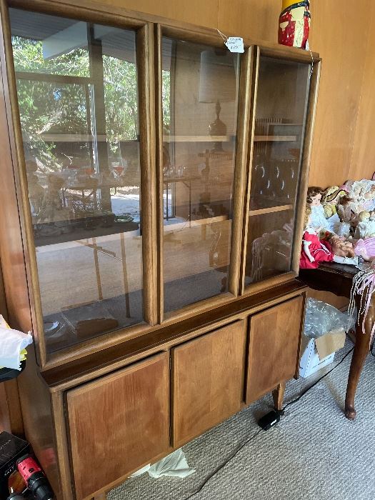 BEAUTIFUL MID-CENTURY MODERN CHINA CABINET! ONLY $325.00 TODAY!