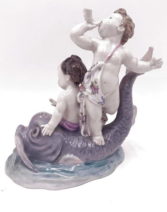 ANTIQUE CAPODIMONTE HAND PAINTED TWO CHERUBS PUTTI w WHALE ITALY PORCELAIN $275   DETAILS:
Antique
Capo di Monte 
Handpainted 
2 Cherub/Putti frolicking sitting on whale
7.5" high x 6.5 wide