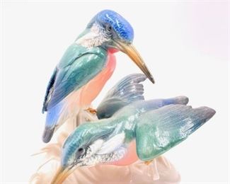 VINTAGE KARL ENS GERMANY PORCELAIN KINGFISHER PAIR BIRD GREEN WINDMILL RARE $225 plus shipping
 
 
DETAILS:
Vintage
Karl Ens
6.25" tall x 5.25 base
No cracks, chips or repairs
Signed green windmill
1919 - 1945