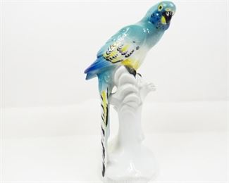 VINTAGE KARL ENS VOLKSTEDT PORCELAIN PARROT GREEN WINDMILL MARK RARE GERMANY $225 plus shipping
 
DETAILS:
Vintage (1919-1945)
Karl Ens
Parrot
Glazed
Porcelain Figure
Green Windmill Marks 
10" H
6" W
Germany
 
Condition: Piece is in very good condition. 