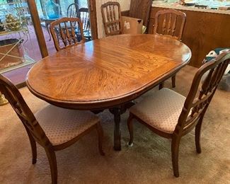 Thomasville dining table with six chairs, two leaves and pads.