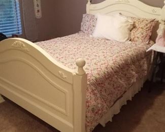 ($150) Full Size Bed no Mattress