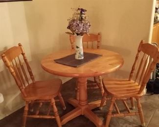 ($98) Round Kitchen Table with 3 Chairs