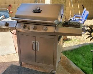 ($30) Commercial Series Car-Broil Grill