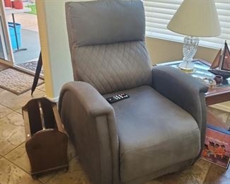 ($200) Socozi Reclining Heated Lumbar chair