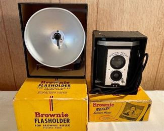 Vintage Brownie camera & flash in box 