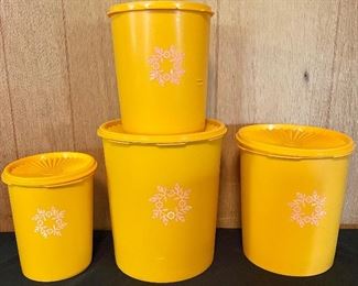 Tupperware Golden canister set