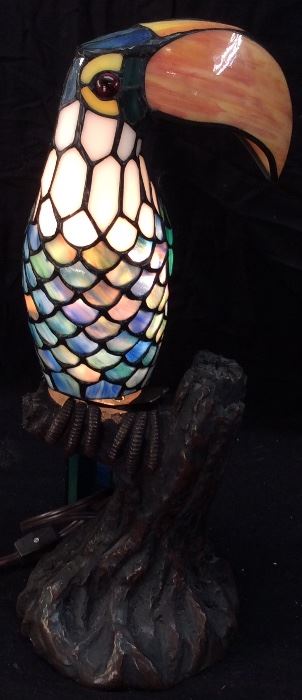 STAIN GLASS TOUCAN LAMP