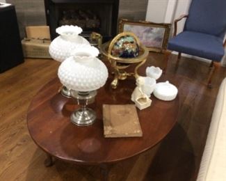 Drop Leaf Coffee Table with Vintage Lamps