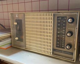 Vintage General Electric Radio