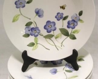 
110 - Set of 8 "Blooms" Plates 8 3/4" round