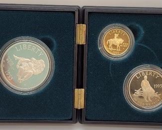 140c - 1995 US Civil War Battlefield commemerative set 3 coin proof set in photo case * 1995-W US Gold $5 Civil War Proof Obverse: Civil War bugler on horseback Reverse: Eagle with banner * 1995-S US Civil War Silver Dollar Proof Obverse: Civil War soldier giving assistance to a wounded foe Reverse: Little Round Top at Gettysburg and quote from Joshua Chamberlain * 1995-S US Civil War Clad Half Dollar Proof Obverse: Civil War drummer Reverse: Landscape and cannon with inscription above
