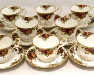 
155 - 8 Royal Albert "Old Country Roses" Cups + Saucers 16pc.