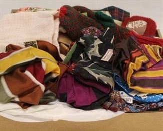 172 - Tray Lot of Assorted Linens